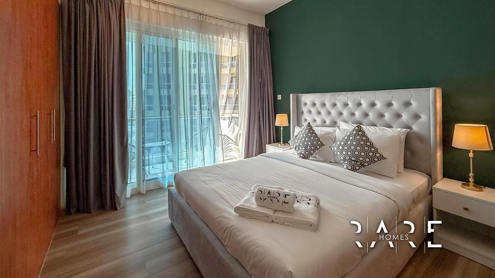 Rare Holiday Homes - Lake View - The Crescent Tower A - Near Me'Aisem Mall - R702 Dubaj