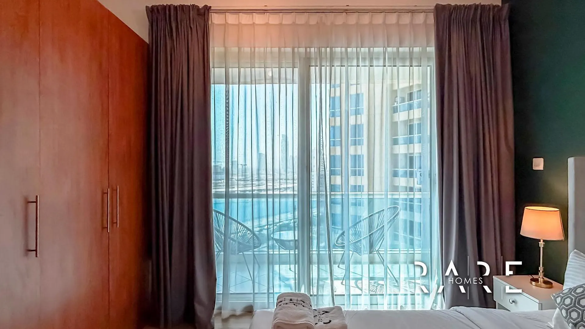 Rare Holiday Homes - Lake View - The Crescent Tower A - Near Me'Aisem Mall - R702 Dubaj 0*,  Zjednoczone Emiraty Arabskie
