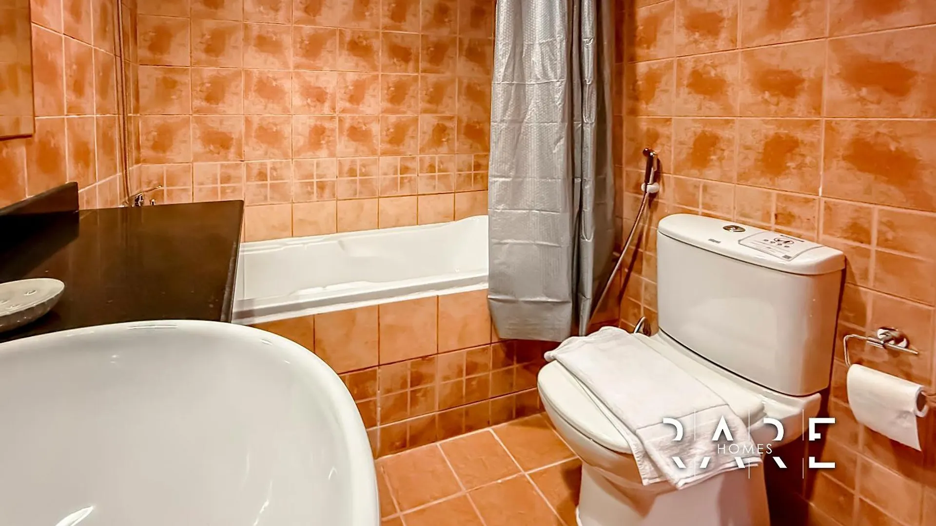 Rare Holiday Homes - Lake View - The Crescent Tower A - Near Me'Aisem Mall - R702 迪拜 0*,  阿拉伯联合酋长国