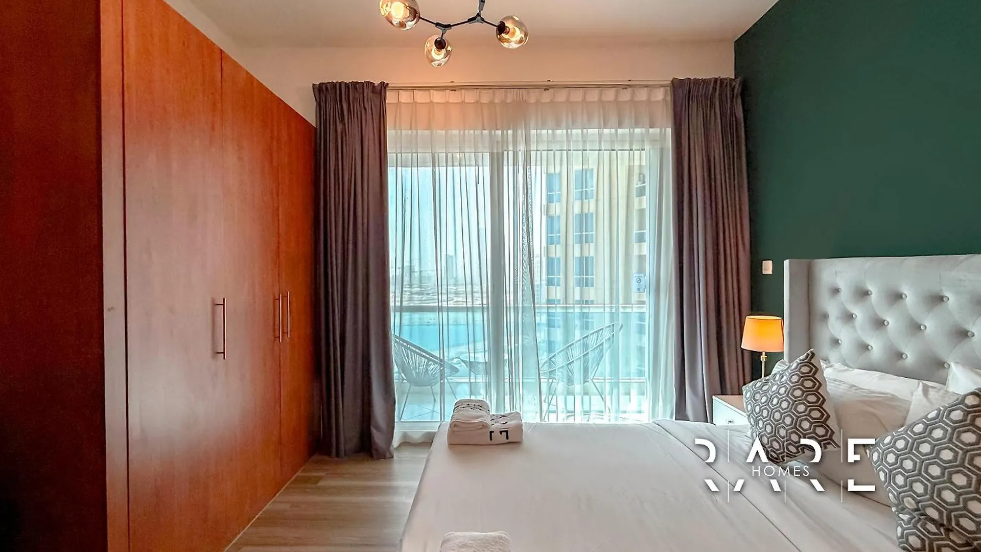 Rare Holiday Homes - Lake View - The Crescent Tower A - Near Me'Aisem Mall - R702 Dubaj 0*,  Zjednoczone Emiraty Arabskie