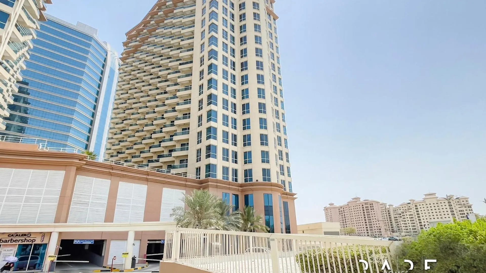 Rare Holiday Homes - Lake View - The Crescent Tower A - Near Me'Aisem Mall - R702 迪拜 0*,  阿拉伯联合酋长国