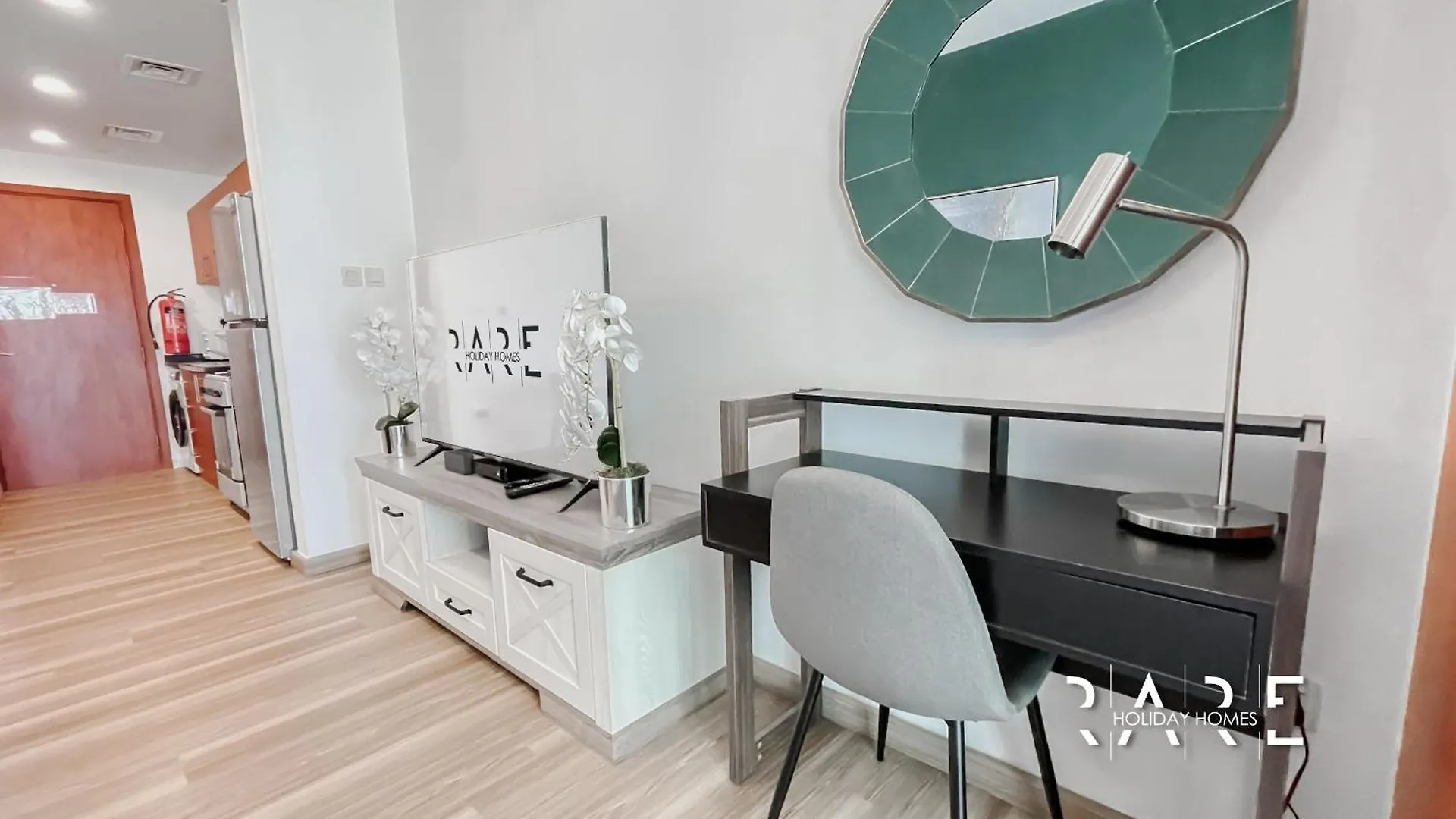Rare Holiday Homes - Pool And Lake View - The Crescent Tower A - Near Me'Aisem Mall - R702 Dubai Apartment